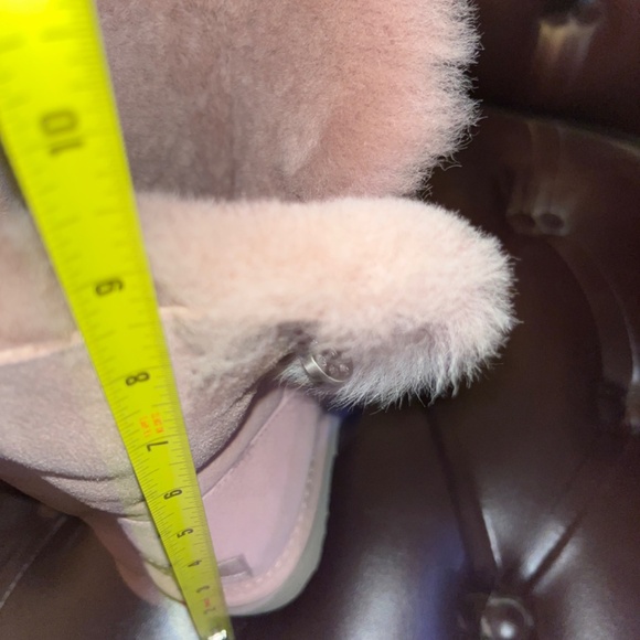 UGG NEW PINK SHEEPSKIN BOOTS 11 - Picture 3 of 12